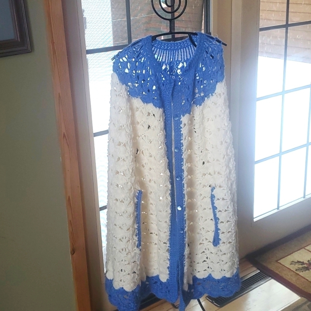 Vintage Handmade‎ 2 Toned Blue & White Sz OS Shawl Poncho w Button Closure